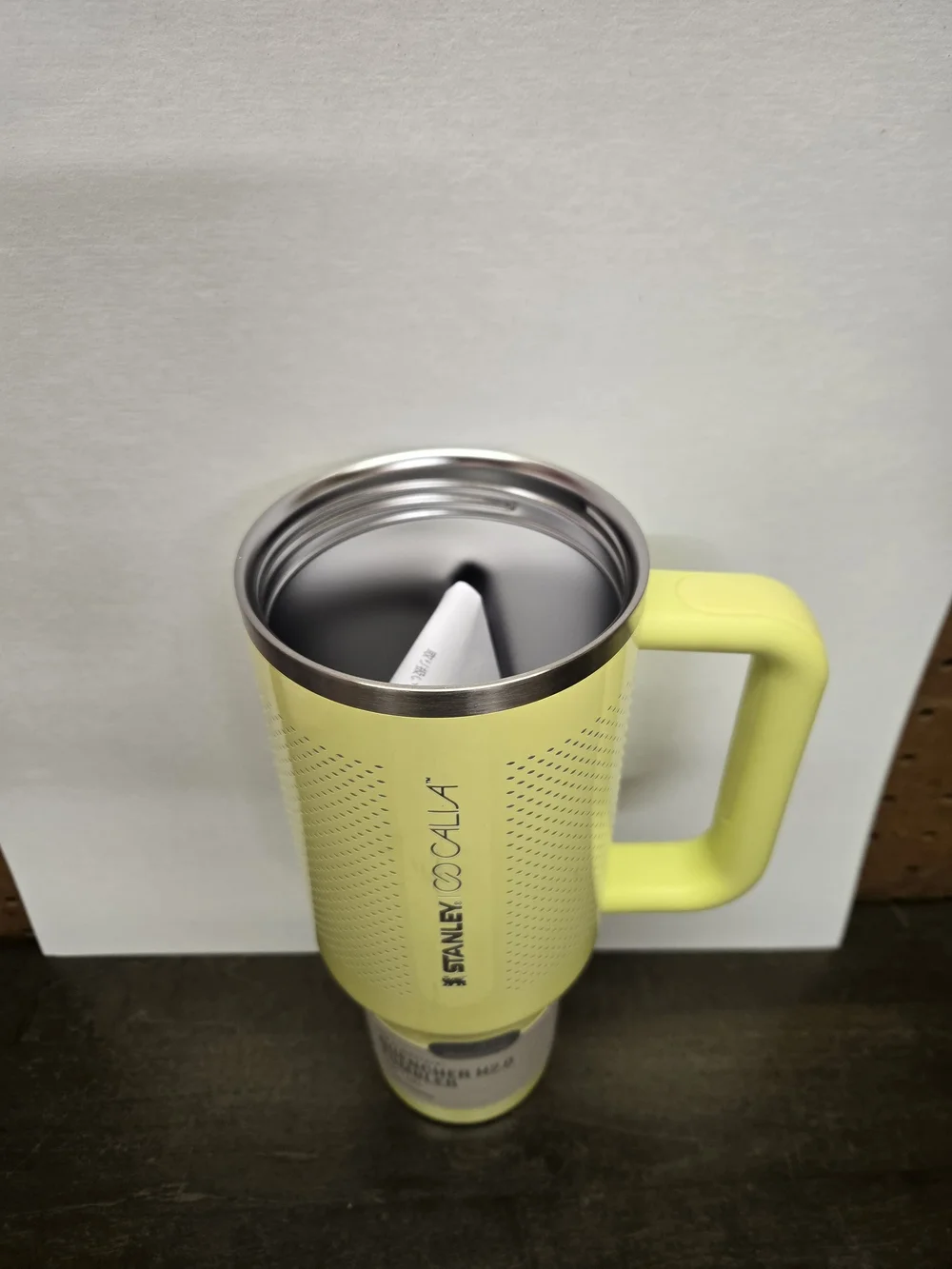 Stanley X Calia EDITION Neon Yellow Quencher H2.0 40oz Tumbler with Straw - Picture 3 of 6